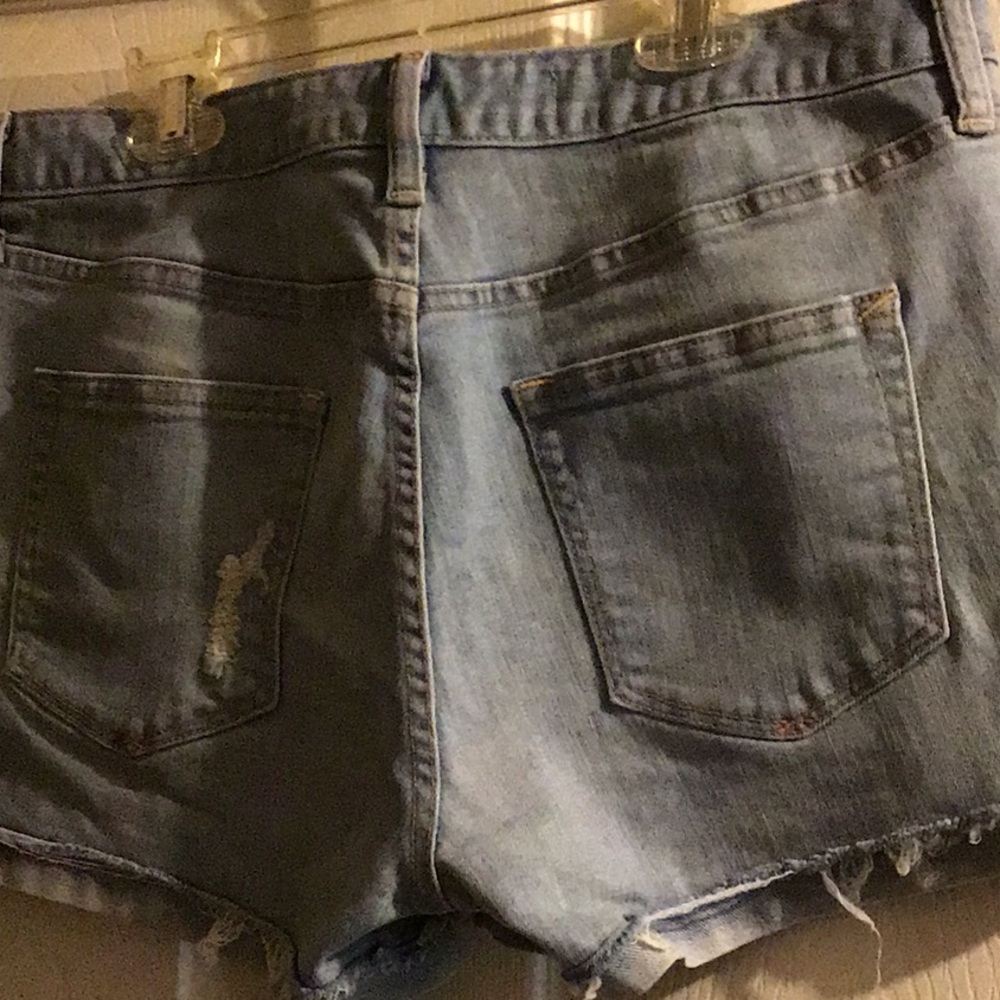 Shorts - Picture 2 of 3